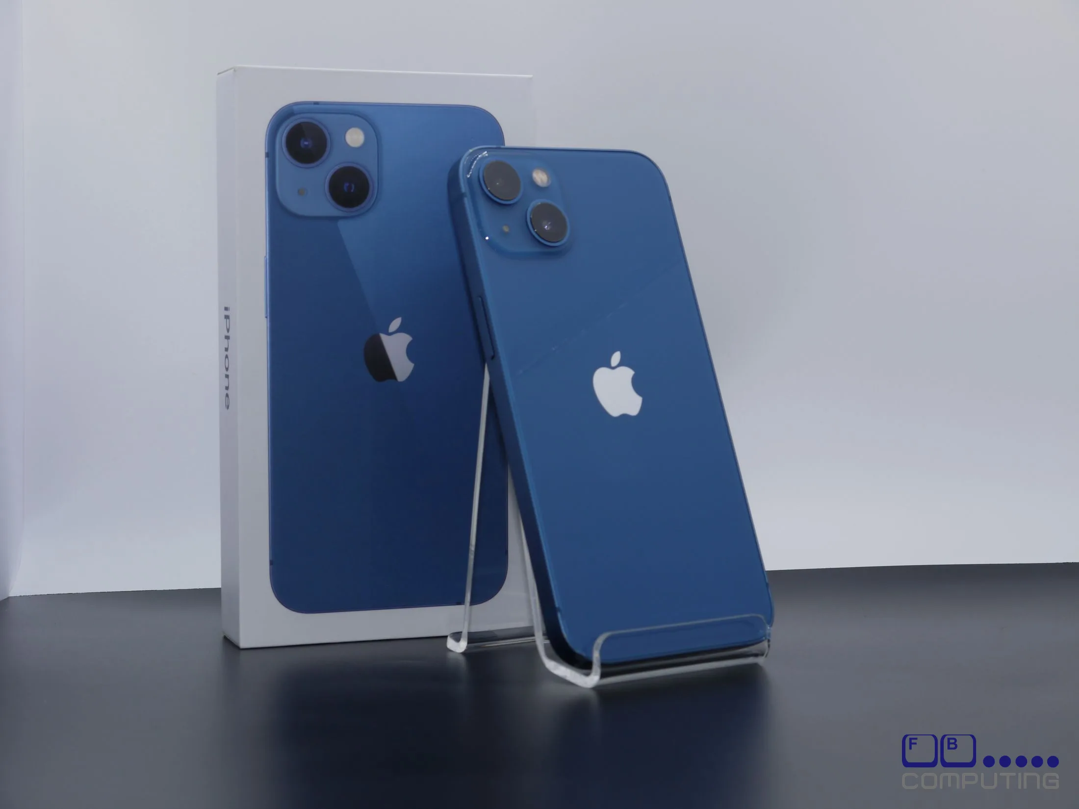 Apple · iPhone 13