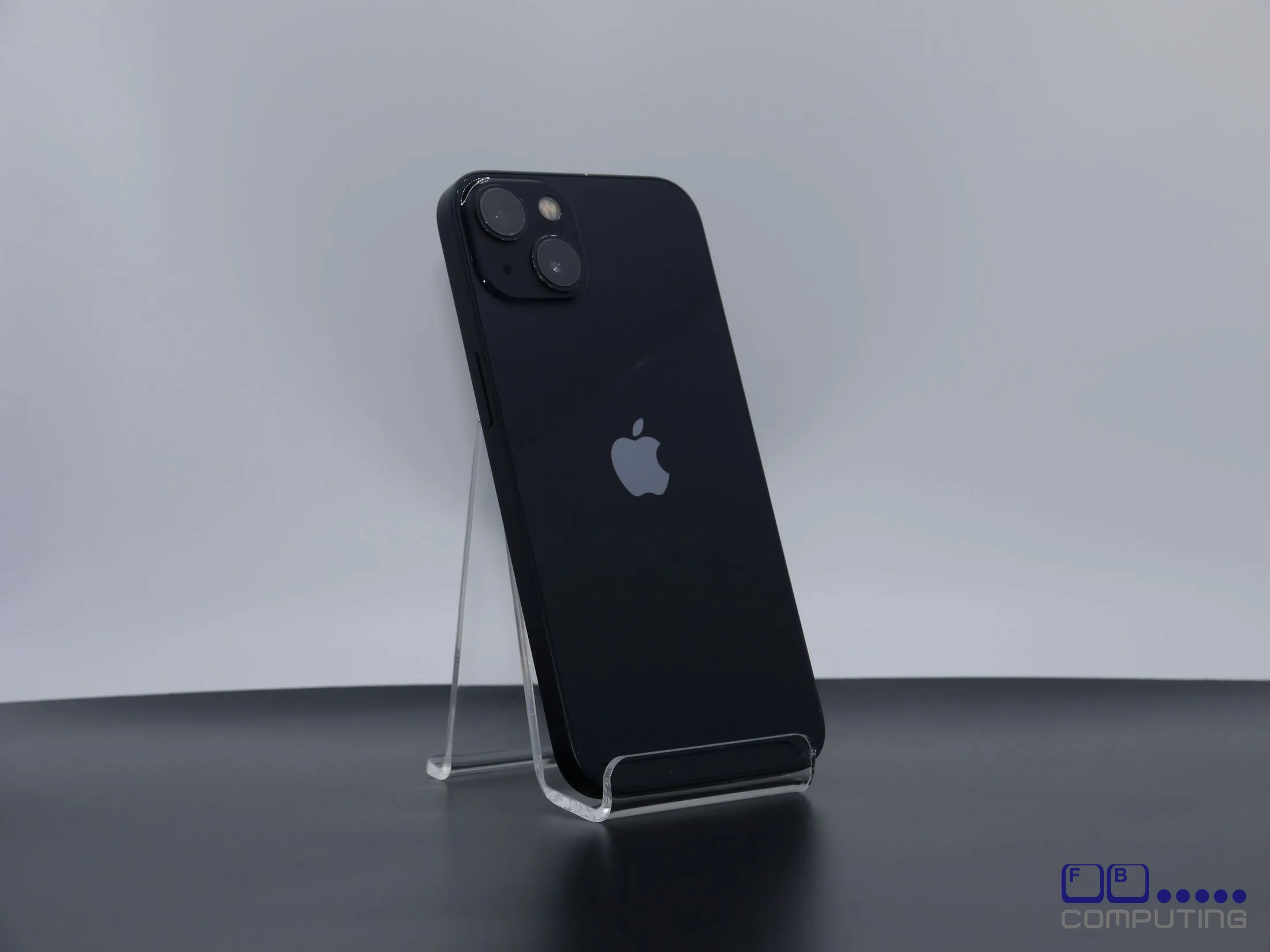 Apple · iPhone 13